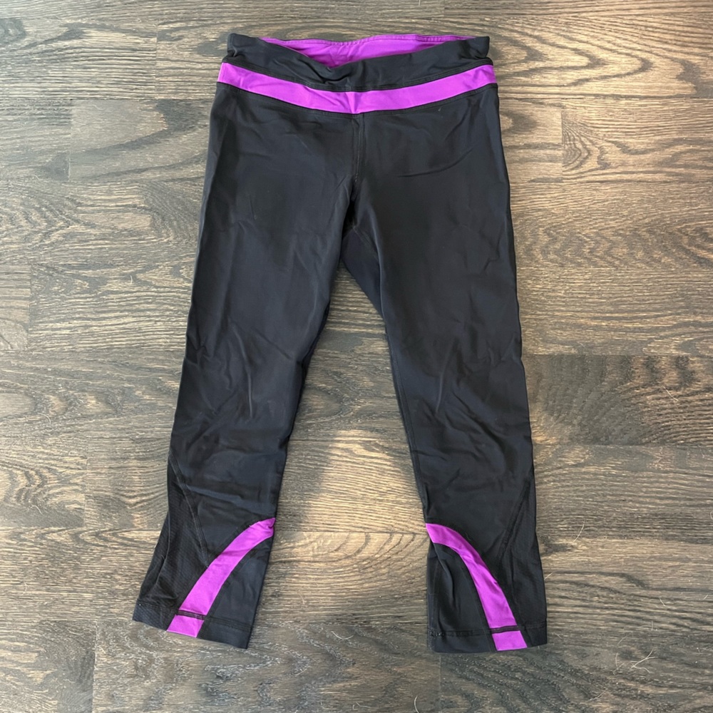 Women’s Black Purple Lululemon cropped leggings